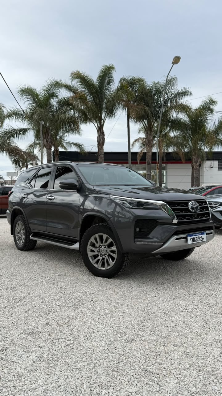 TOYOTA - SW4 SRX  4X4  2.8   7 ASIENTO  - AUTOMÁTICA - 2023